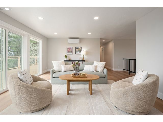 2405 W 22ND Ave, Eugene, OR 97405
