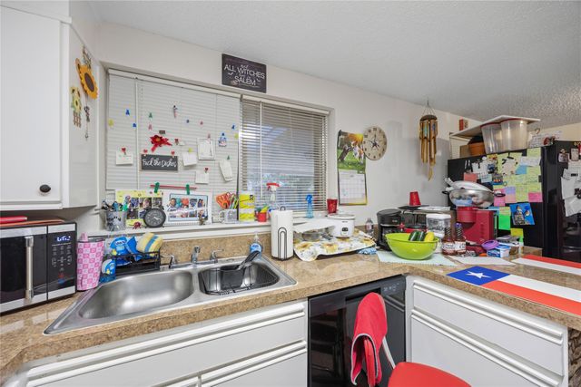 636 Sue Ann Lane, Burleson, TX 76028