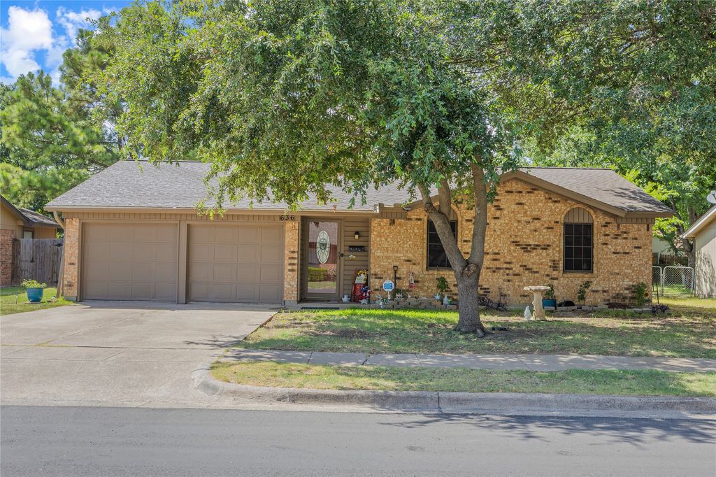 636 Sue Ann Lane, Burleson, TX 76028
