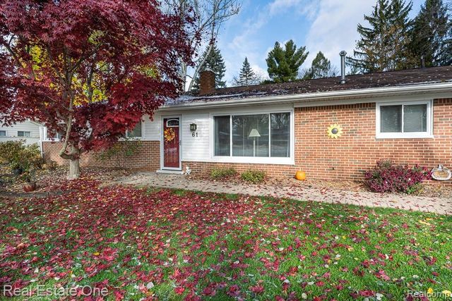 61 Nesbit Lane, Rochester Hills, MI 48309