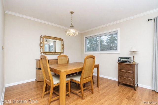 61 Nesbit Lane, Rochester Hills, MI 48309