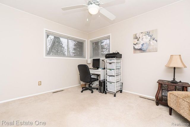 61 Nesbit Lane, Rochester Hills, MI 48309