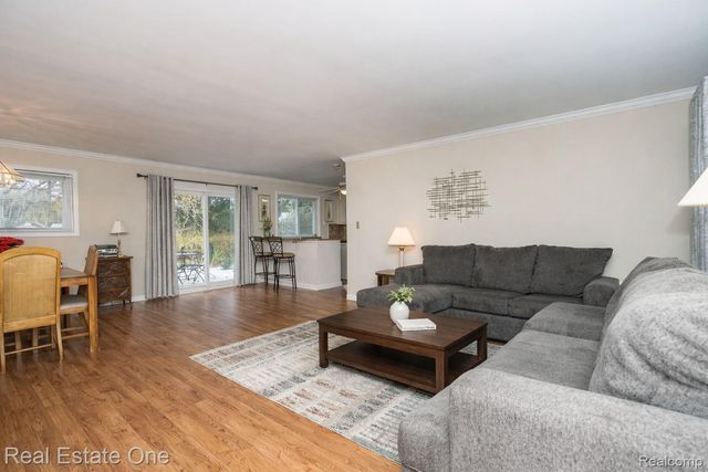 61 Nesbit Lane, Rochester Hills, MI 48309