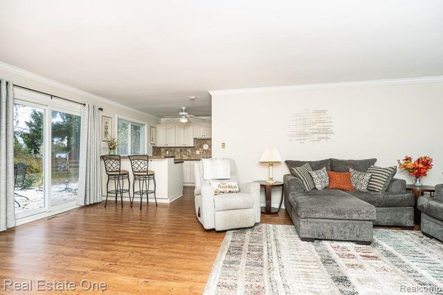 61 Nesbit Lane, Rochester Hills, MI 48309