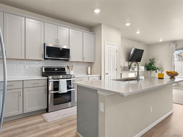 940 Morning Glory Rd, Henderson, CO 80640