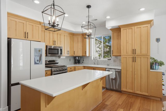 223 E 2050 N, Centerville, UT 84014