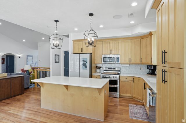 223 E 2050 N, Centerville, UT 84014