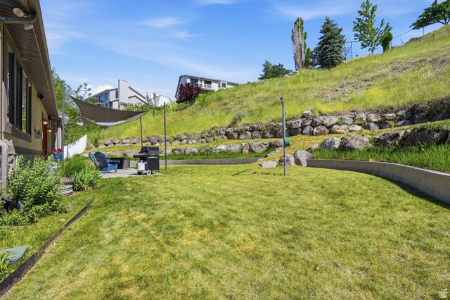 223 E 2050 N, Centerville, UT 84014
