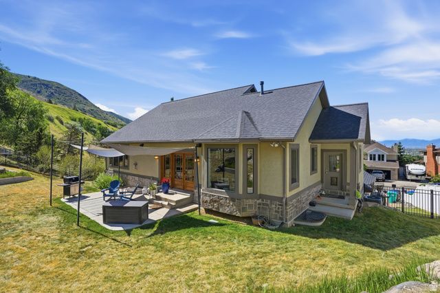 223 E 2050 N, Centerville, UT 84014