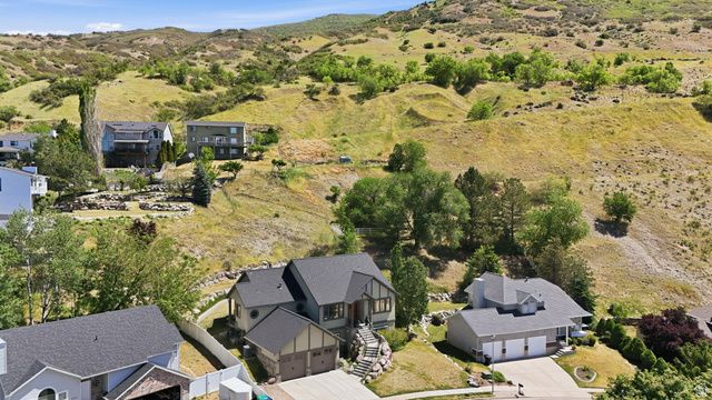 223 E 2050 N, Centerville, UT 84014