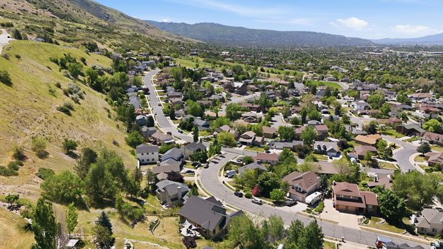 223 E 2050 N, Centerville, UT 84014