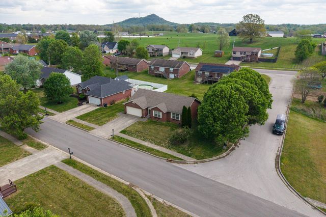 1033 J.D. Circle, Berea, KY 40403