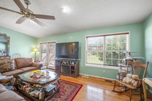 1033 J.D. Circle, Berea, KY 40403