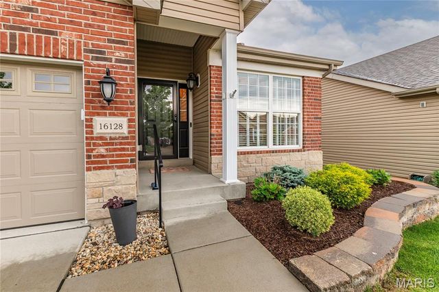 16128 Amber Vista Drive, Ballwin, MO 63021