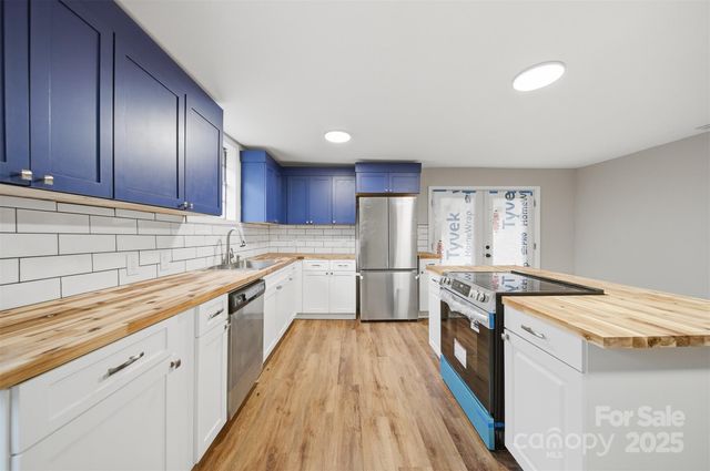 702 N 9th Street, Bessemer City, NC 28016