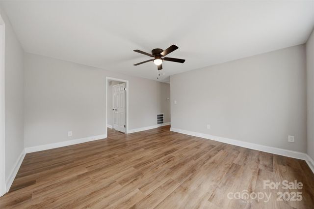 702 N 9th Street, Bessemer City, NC 28016