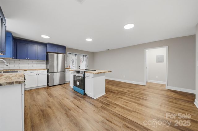 702 N 9th Street, Bessemer City, NC 28016