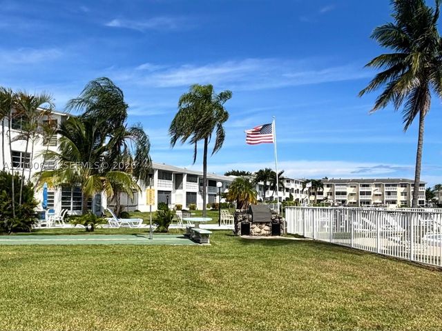 298 SE 6th Ave 15, Pompano Beach, FL 33060