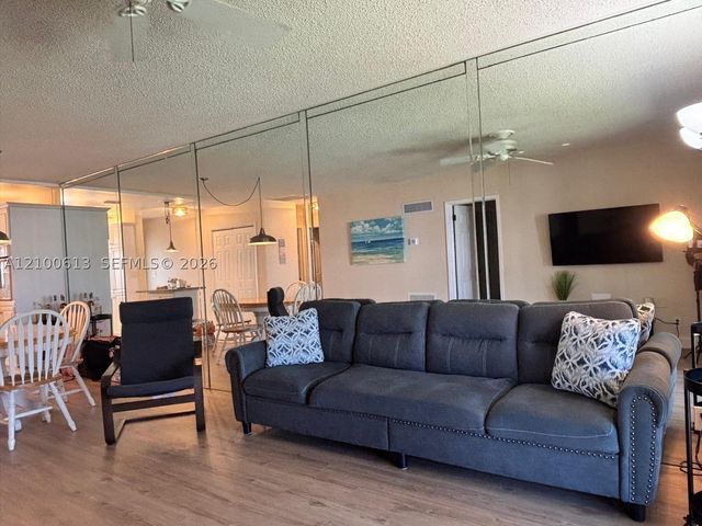 298 SE 6th Ave 15, Pompano Beach, FL 33060