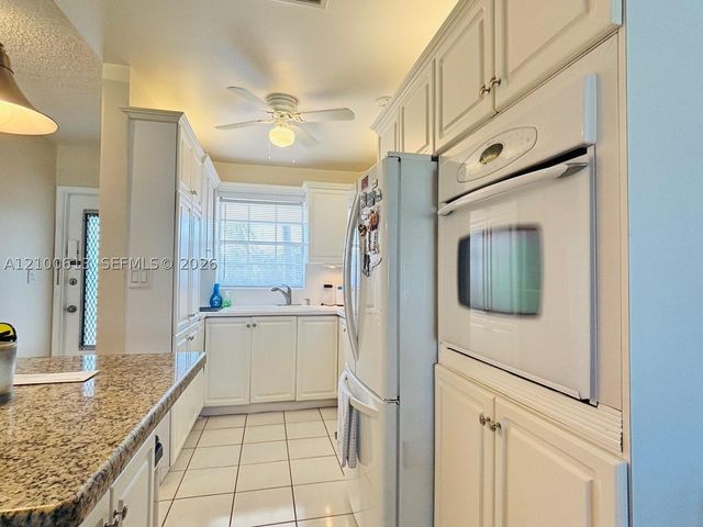 298 SE 6th Ave 15, Pompano Beach, FL 33060