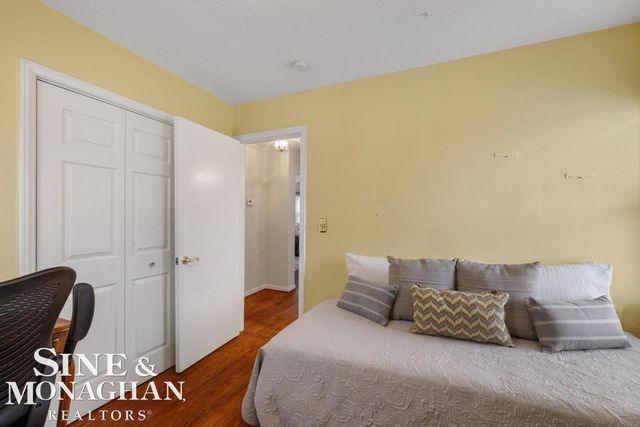 22725 Rosedale Court, St Clair Shores, MI 48080