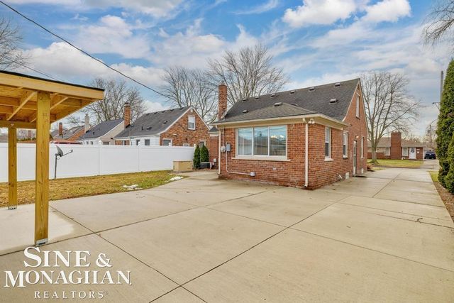 22725 Rosedale Court, St Clair Shores, MI 48080