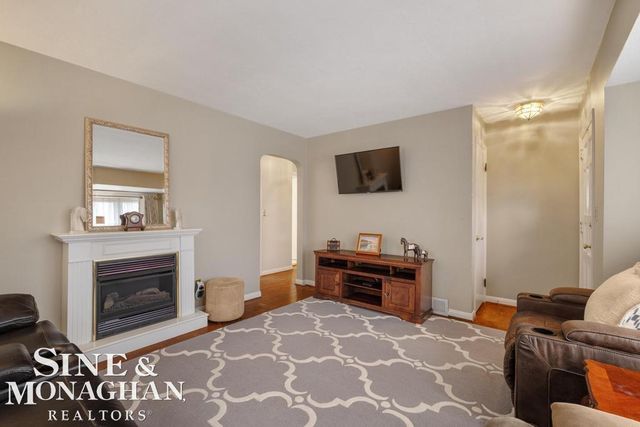 22725 Rosedale Court, St Clair Shores, MI 48080