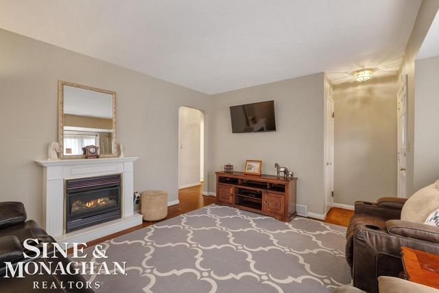 22725 Rosedale Court, St Clair Shores, MI 48080