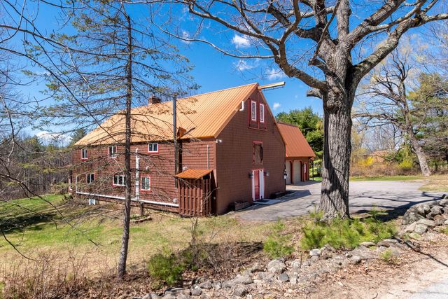 73 College Road, Center Harbor, NH 03226