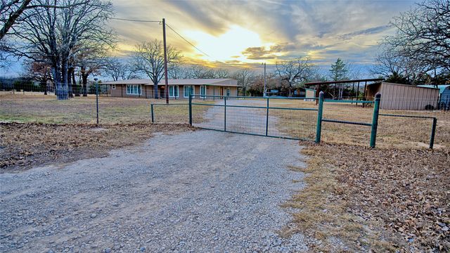 584 W Alamo Road, Bowie, TX 76230