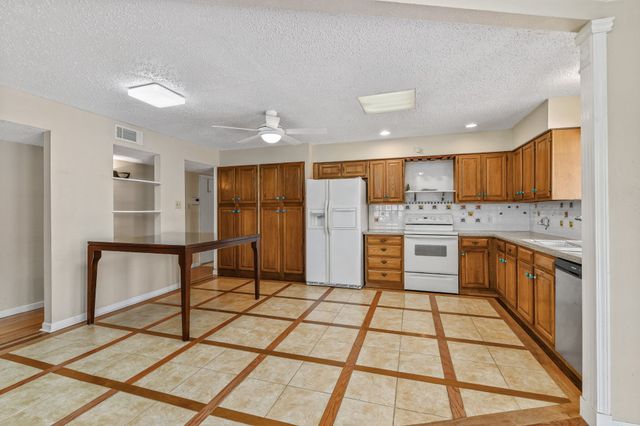 801 Meadowlark Drive, Lewisville, TX 75067