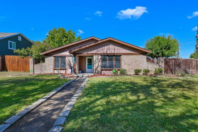 801 Meadowlark Drive, Lewisville, TX 75067
