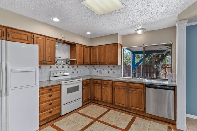 801 Meadowlark Drive, Lewisville, TX 75067