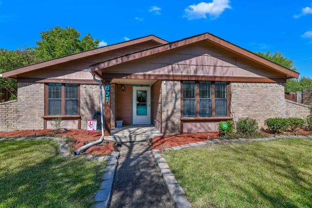 801 Meadowlark Drive, Lewisville, TX 75067