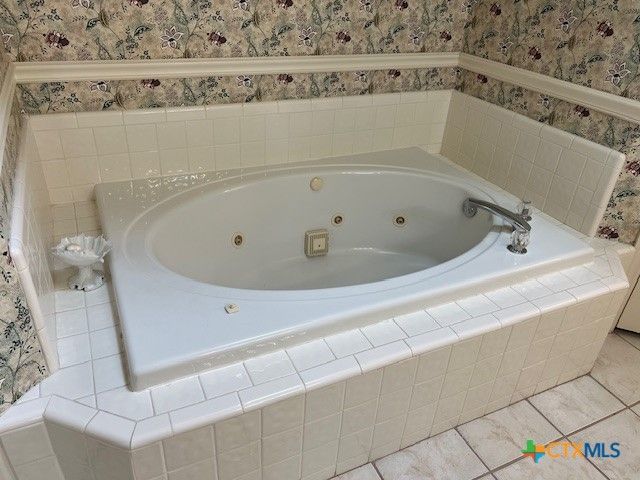 204 Windy Way Drive, Victoria, TX 77904