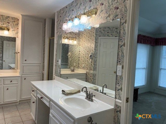 204 Windy Way Drive, Victoria, TX 77904