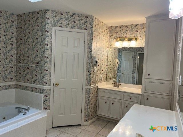 204 Windy Way Drive, Victoria, TX 77904