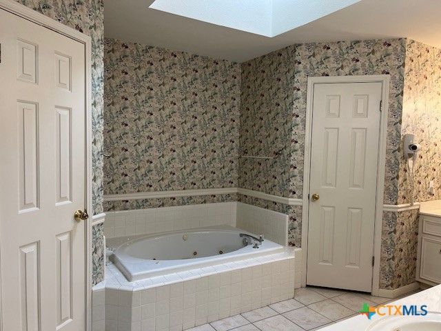 204 Windy Way Drive, Victoria, TX 77904