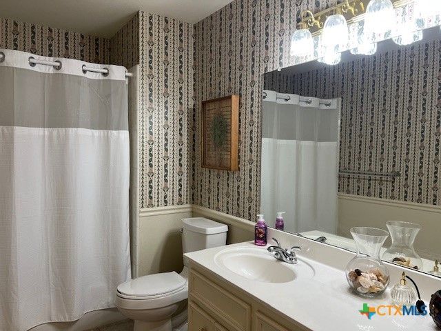 204 Windy Way Drive, Victoria, TX 77904