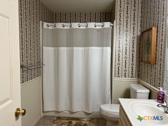 204 Windy Way Drive, Victoria, TX 77904