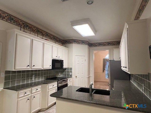 204 Windy Way Drive, Victoria, TX 77904