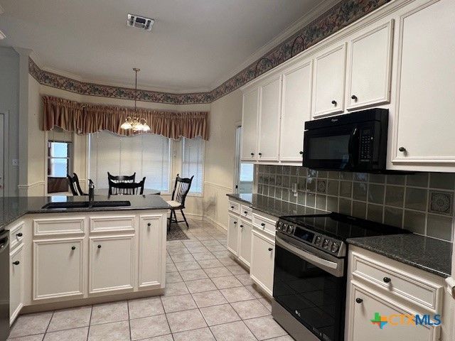 204 Windy Way Drive, Victoria, TX 77904