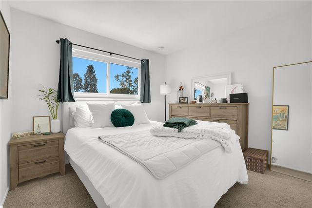 1422 Deauville Place, Costa Mesa, CA 92626