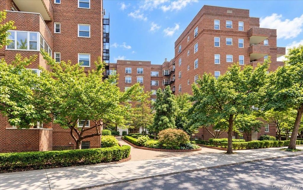 68-61 Yellowstone Boulevard 412, Forest Hills, NY 11375 — exterior