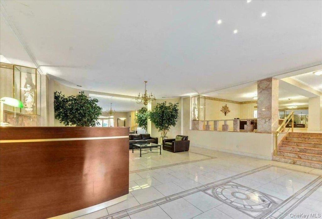 68-61 Yellowstone Boulevard 412, Forest Hills, NY 11375 — photo 3