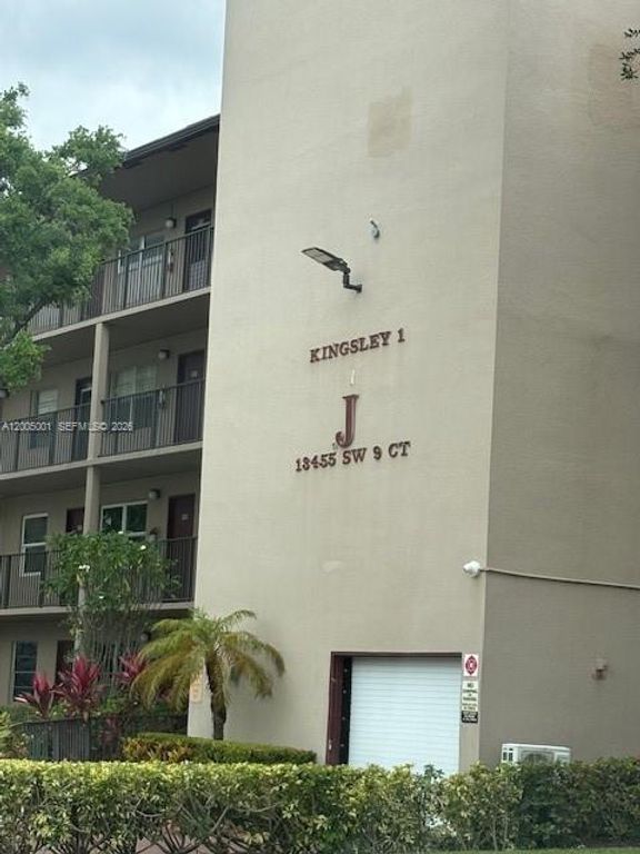 13455 SW 9th Ct 208J, Pembroke Pines, FL 33027