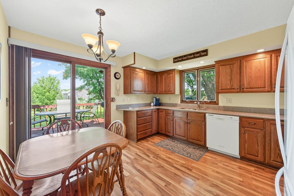3800 101st Avenue N, Brooklyn Park, MN 55443 — exterior