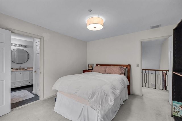 1 Webster Ln, Wilbraham, MA 01095