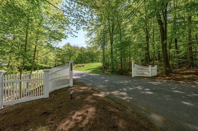 1 Webster Ln, Wilbraham, MA 01095