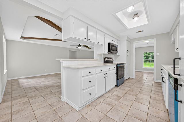 18747 Woodridge Drive, Conroe, TX 77302
